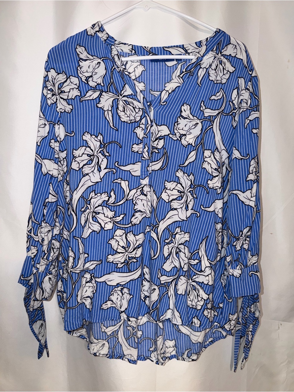 Apt 9 Womens Blouse Size L Blue‎ White Floral Tie Front 3/4 Sleeve Keyhole Top